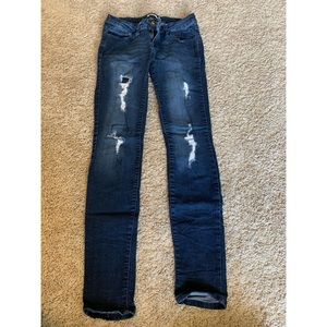 Juniors size 7 Bulldog ripped jeans
